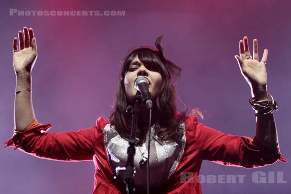 BAT FOR LASHES - 2009-11-04 - PARIS - Olympia - 